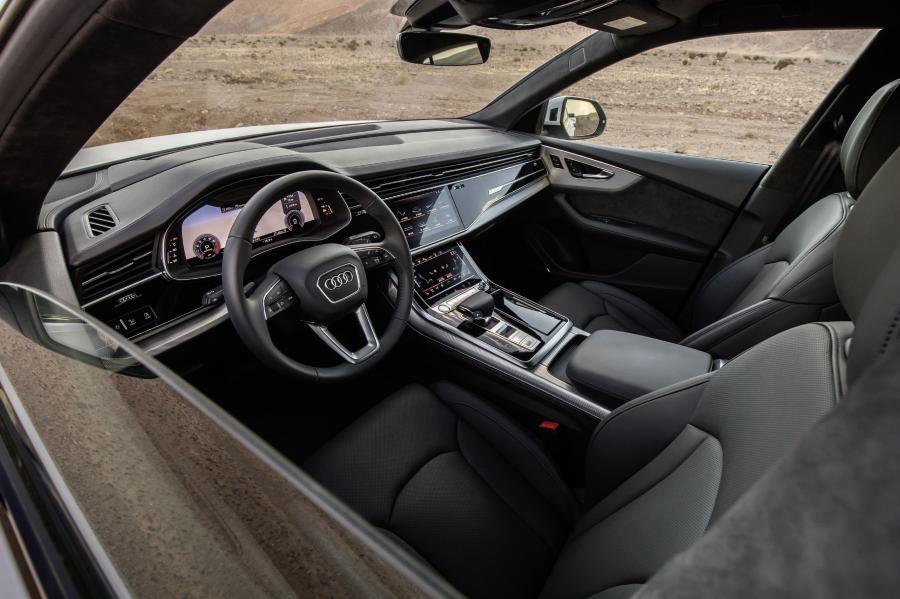 Интерьер Audi Q8 55 TFSI Quattro 2018 года  (WW) (фото 8 из 42)